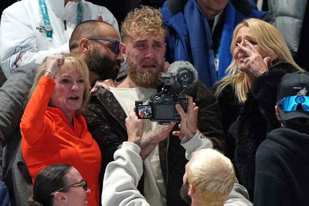 Jake Paul in tranen nadat zijn vriendin Jutta Leerdam Olympisch goud wint